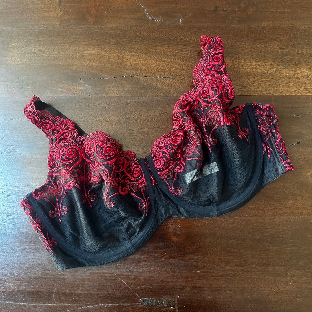 Soma Black & Red Bra